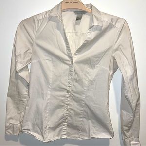 H&M white collared button down shirt in size 6